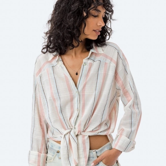 lovestitch Tops - 🌲 NWT Lovestitch tie top